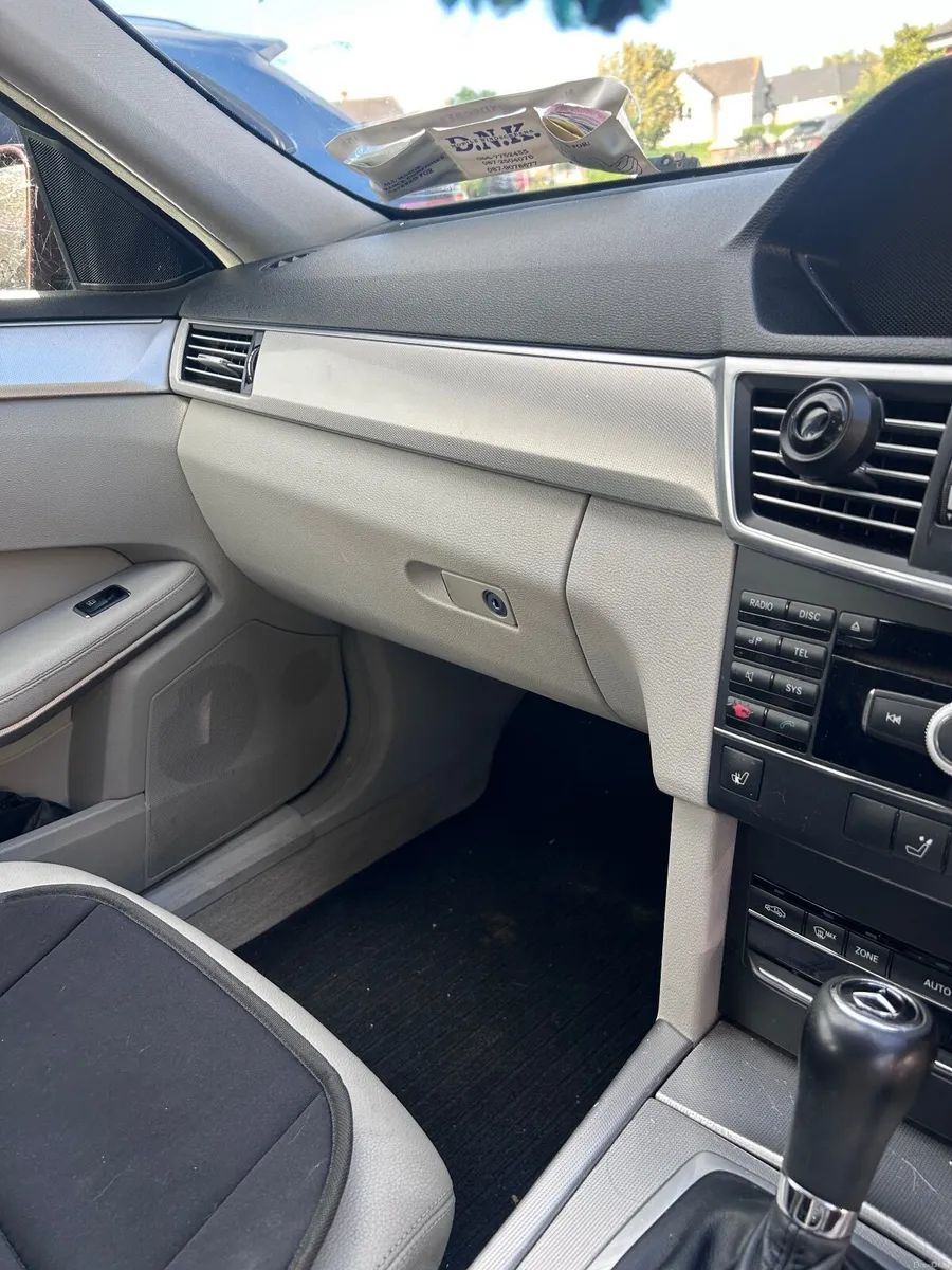 Mercedes-Benz E-Class 2009 - Image 4