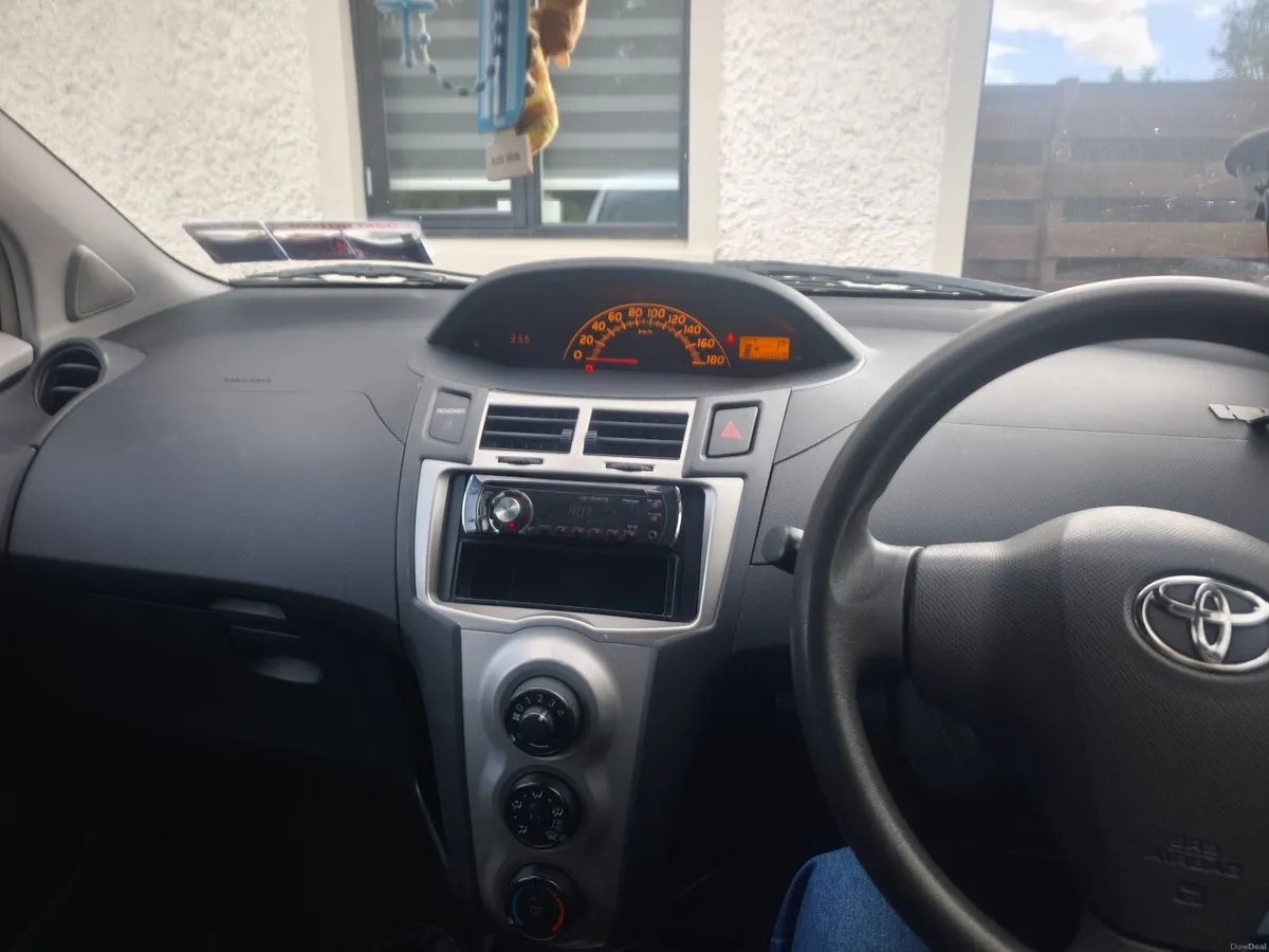 Toyota Vitz 2010 - Image 3