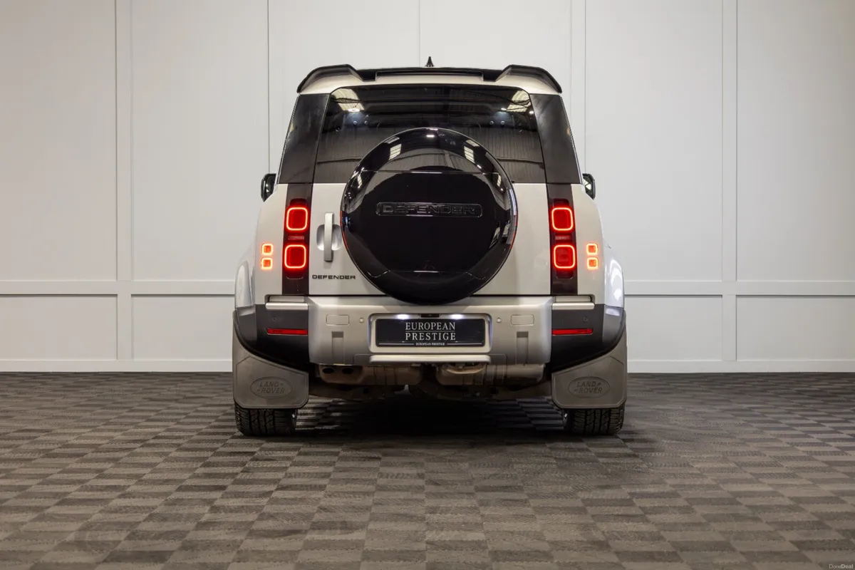 242 Land Rover Defender D250 S 3 Seat Commercial - Image 5