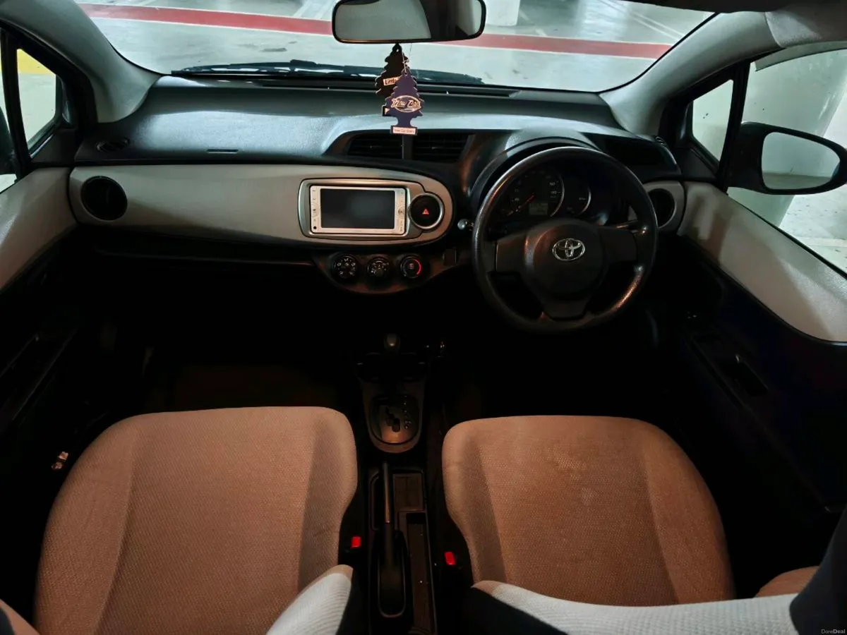 Toyota vitz low km - Image 5