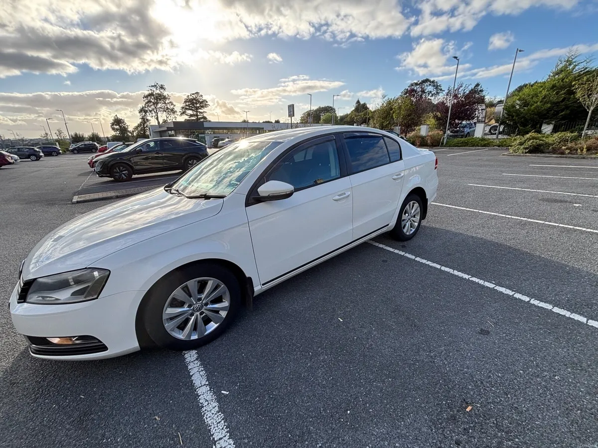Volkswagen Passat 2013 - Image 2