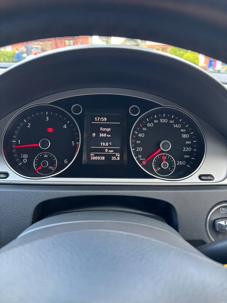 Volkswagen Passat 2013 - Image 5