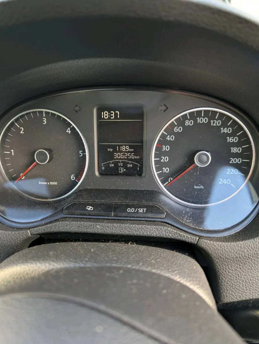 2010 VW Polo 1.6 Diesel - Image 2