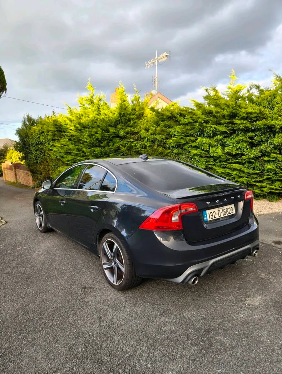 132 Volvo 2.0 D3 R DESIGN  136BHV - Image 4