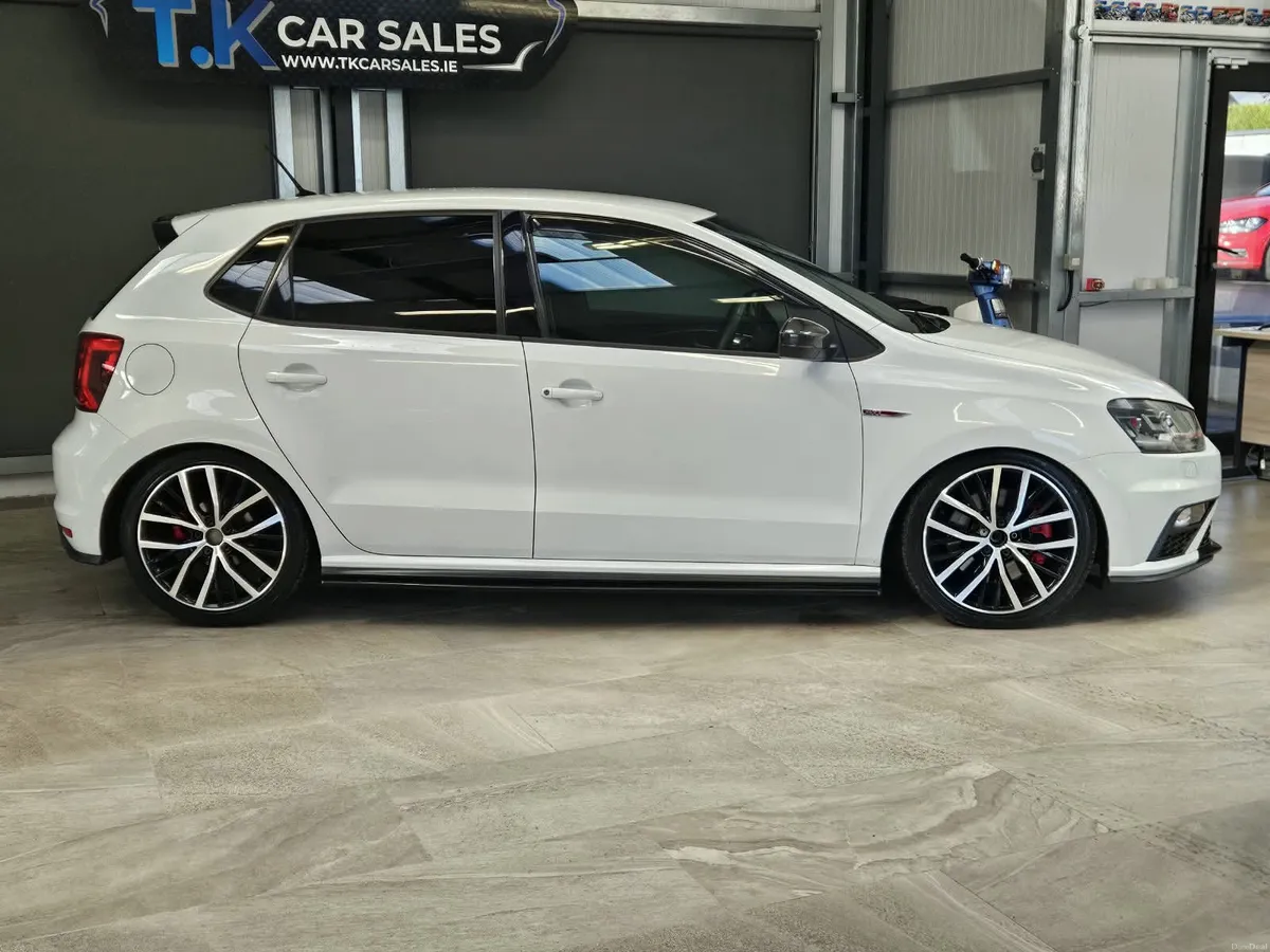 15 VOLKSWAGEN POLO GTI 200 BHP AUTO - Image 2