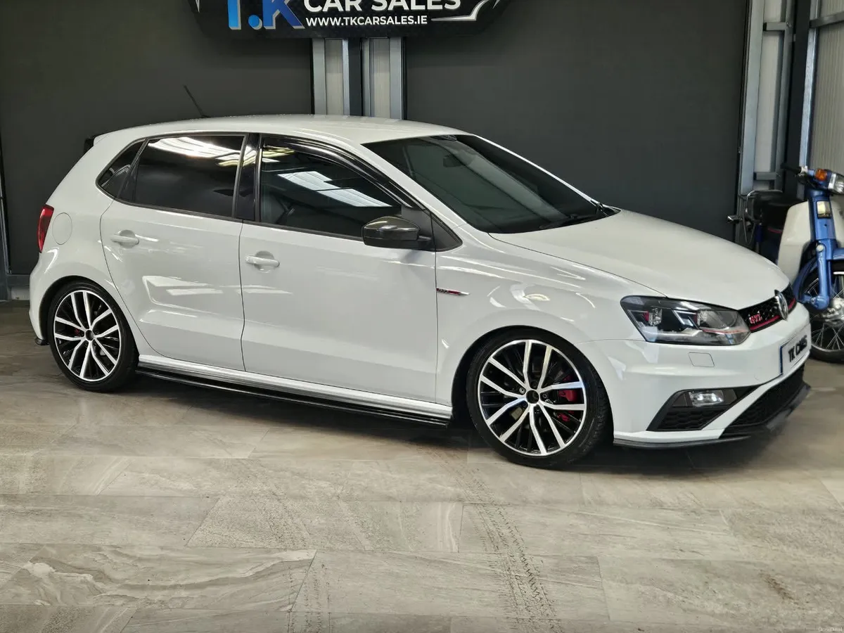 15 VOLKSWAGEN POLO GTI 200 BHP AUTO - Image 1