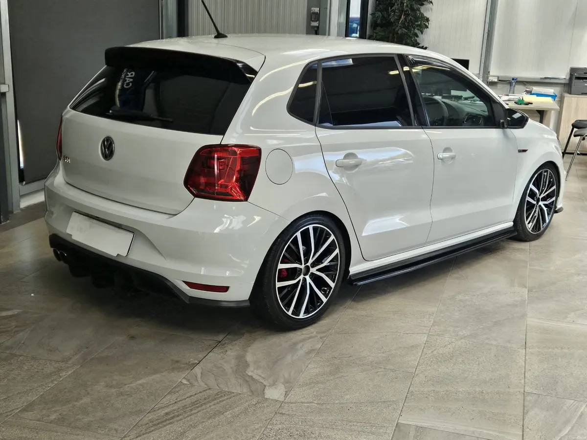 15 VOLKSWAGEN POLO GTI 200 BHP AUTO - Image 4