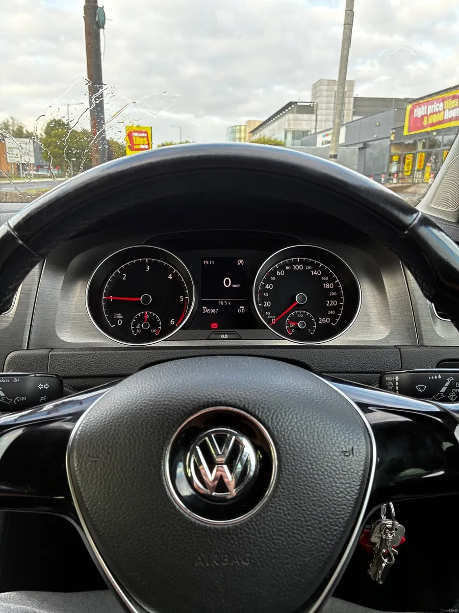 Volkswagen Golf - Image 5