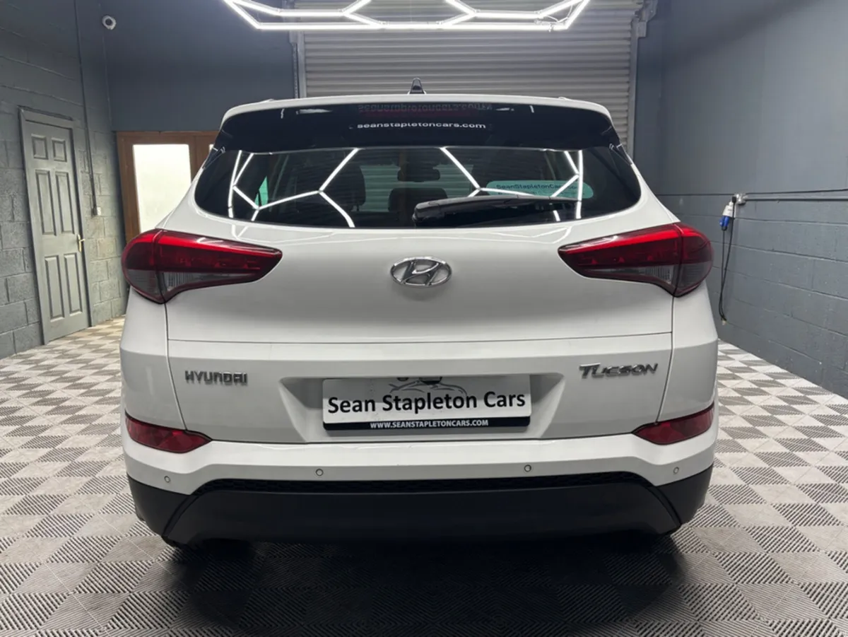 Hyundai Tucson PREMIUM 5DR - Image 4