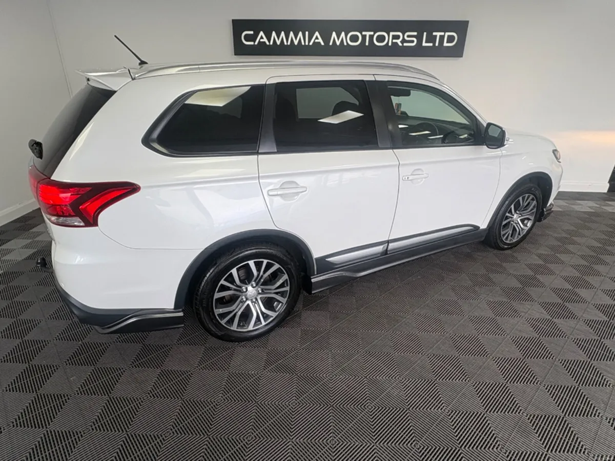 Mitsubishi Outlander OUTL 16MY 4WD 6 6MT 7S 4DR - Image 2