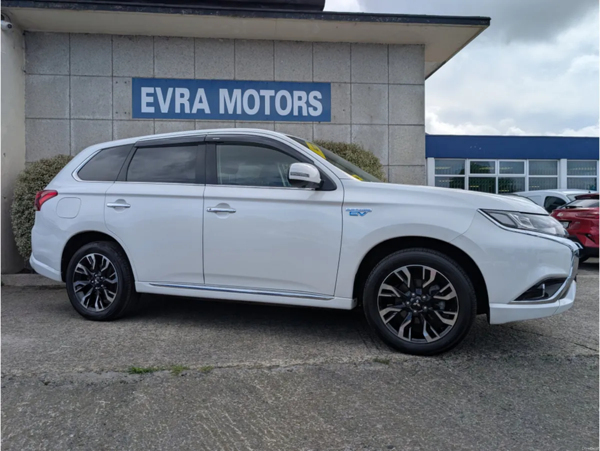Mitsubishi Outlander G PREMIUM 4WD HYBRID PHEV AUT - Image 4