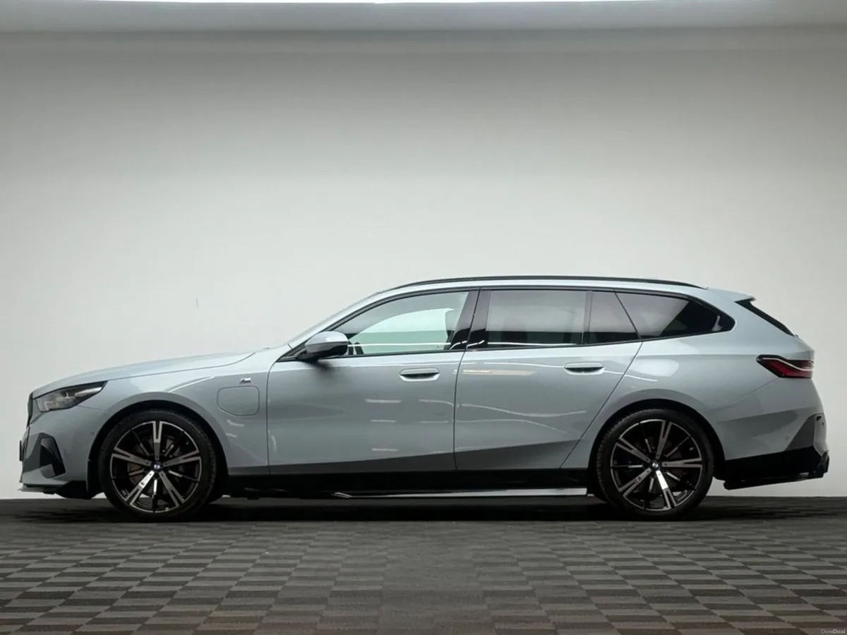 BMW 5-Series 530E M SPORT *PAN ROOF* - Image 4