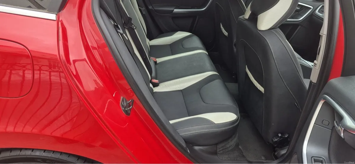 12 Volvo V60 NEW NCT 08/27 - Image 6