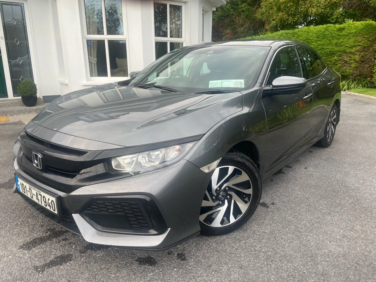 Honda Civic 1.0 VTEC Turbo, low mileage - Image 3