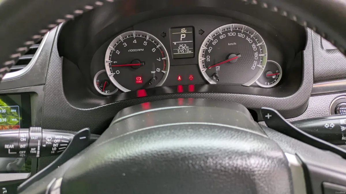 Low Mileage Suzuki Swift 1.2 Auto Style, 2015 - Image 4
