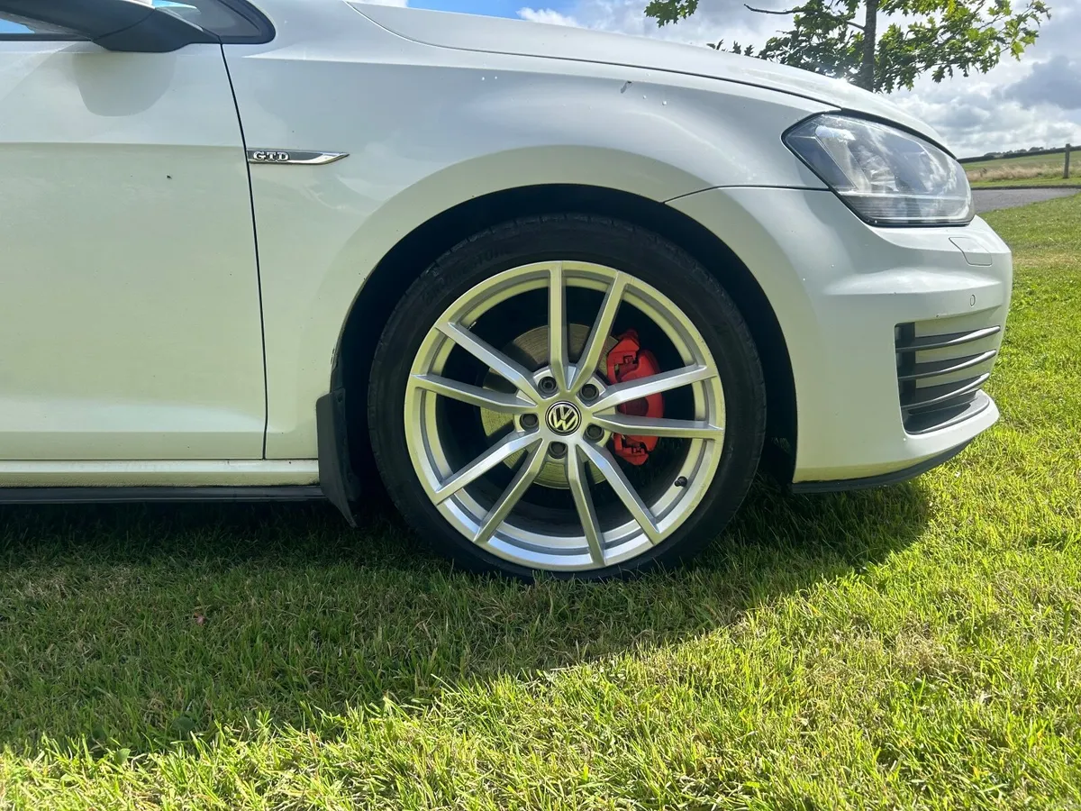 Volkswagen Golf 2013 - Image 2