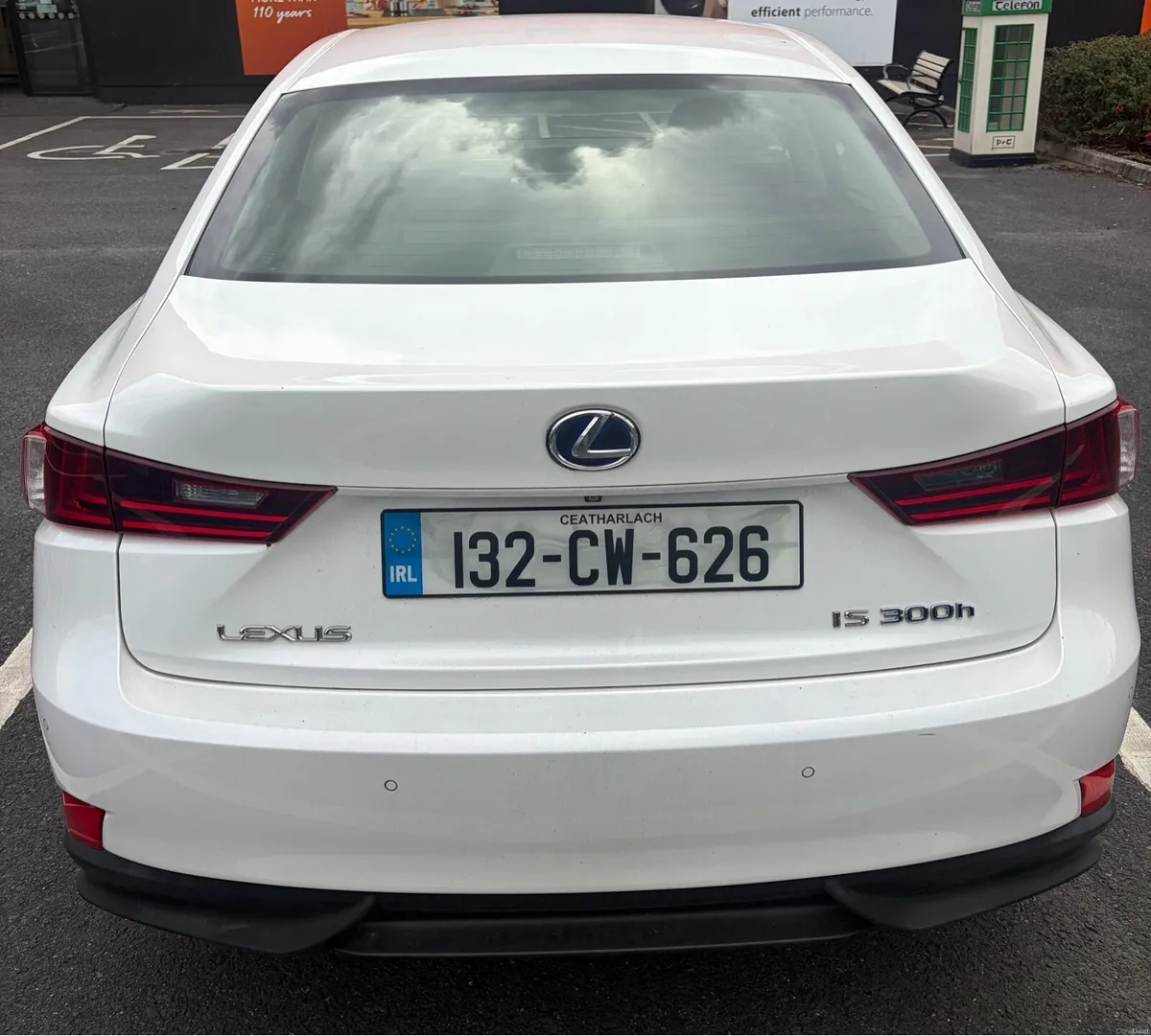 Lexus IS 300H - Image 3
