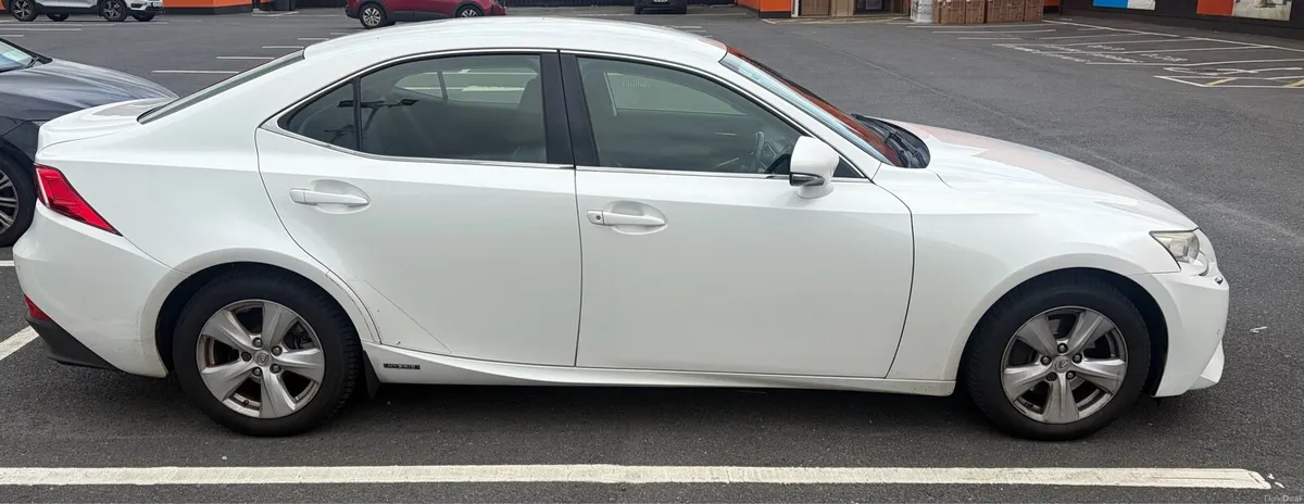 Lexus IS 300H - Image 4