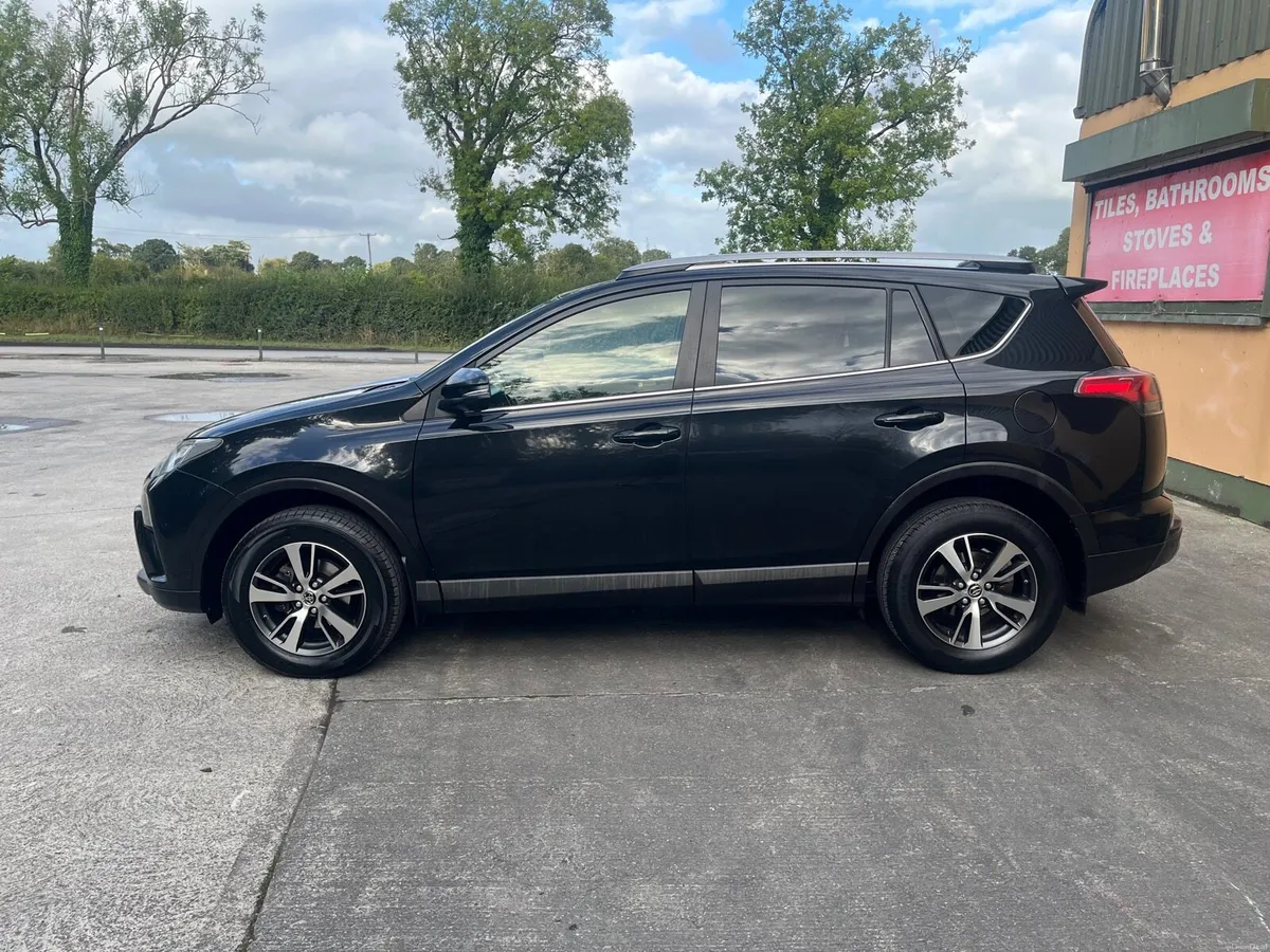 2018 (181) Toyota RAV4 luna sport NCT02/28 - Image 4
