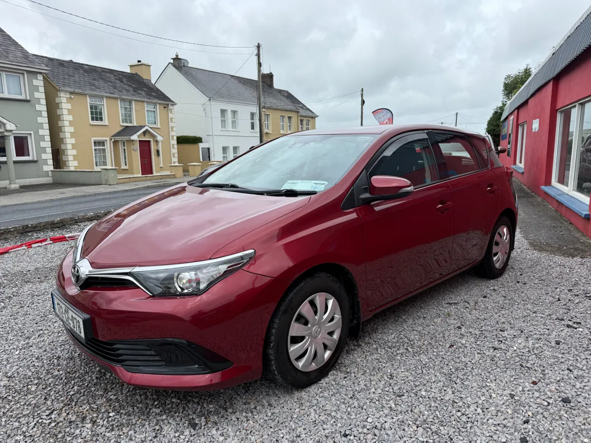 Toyota Auris 2017 1.33 Petrol LOW KMS - Image 3