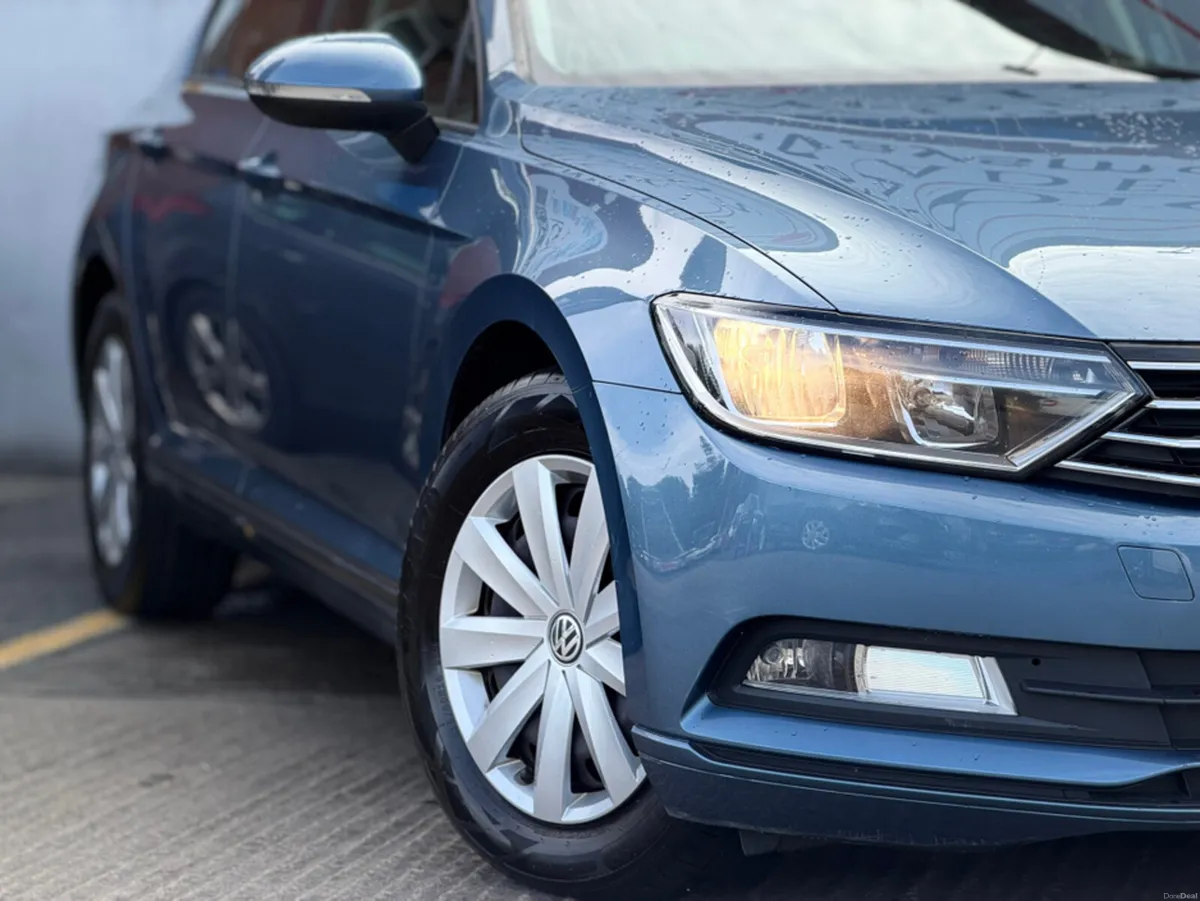 Volkswagen Passat 1.6 TDI TRENDLINE 5DR - Image 5