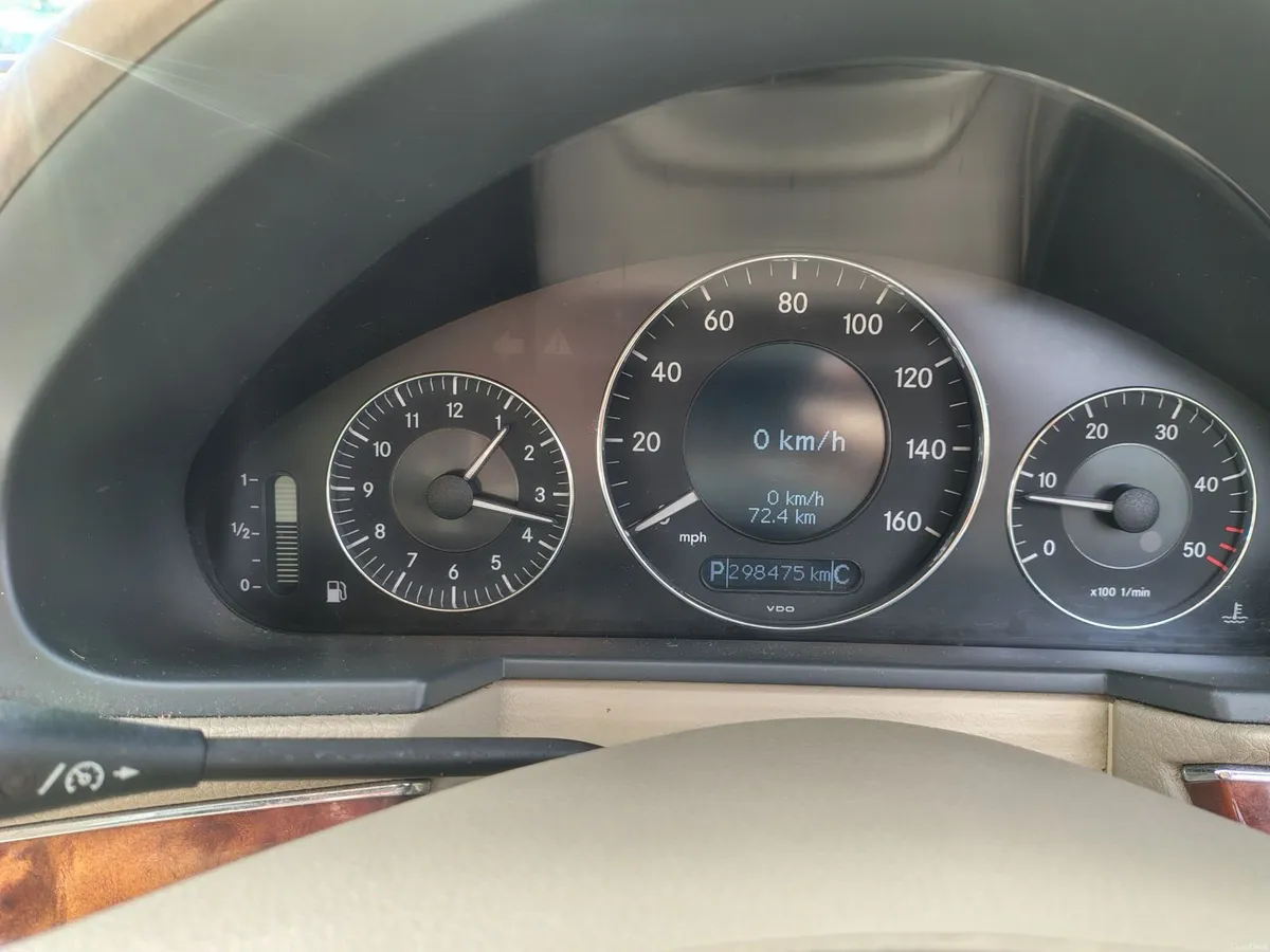 Mercedes-Benz E-Class 270 CDI Estate - Image 2