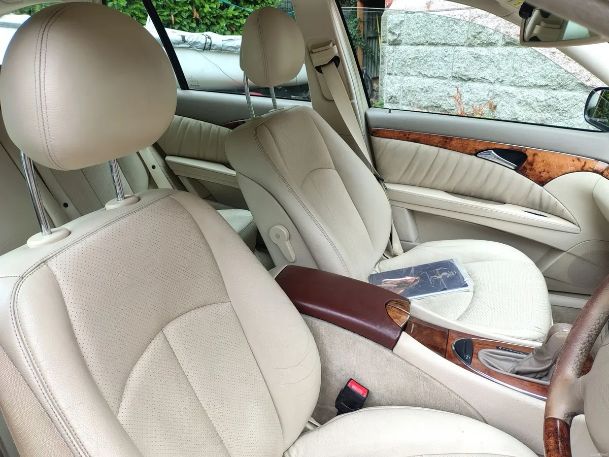 Mercedes-Benz E-Class 270 CDI Estate - Image 4