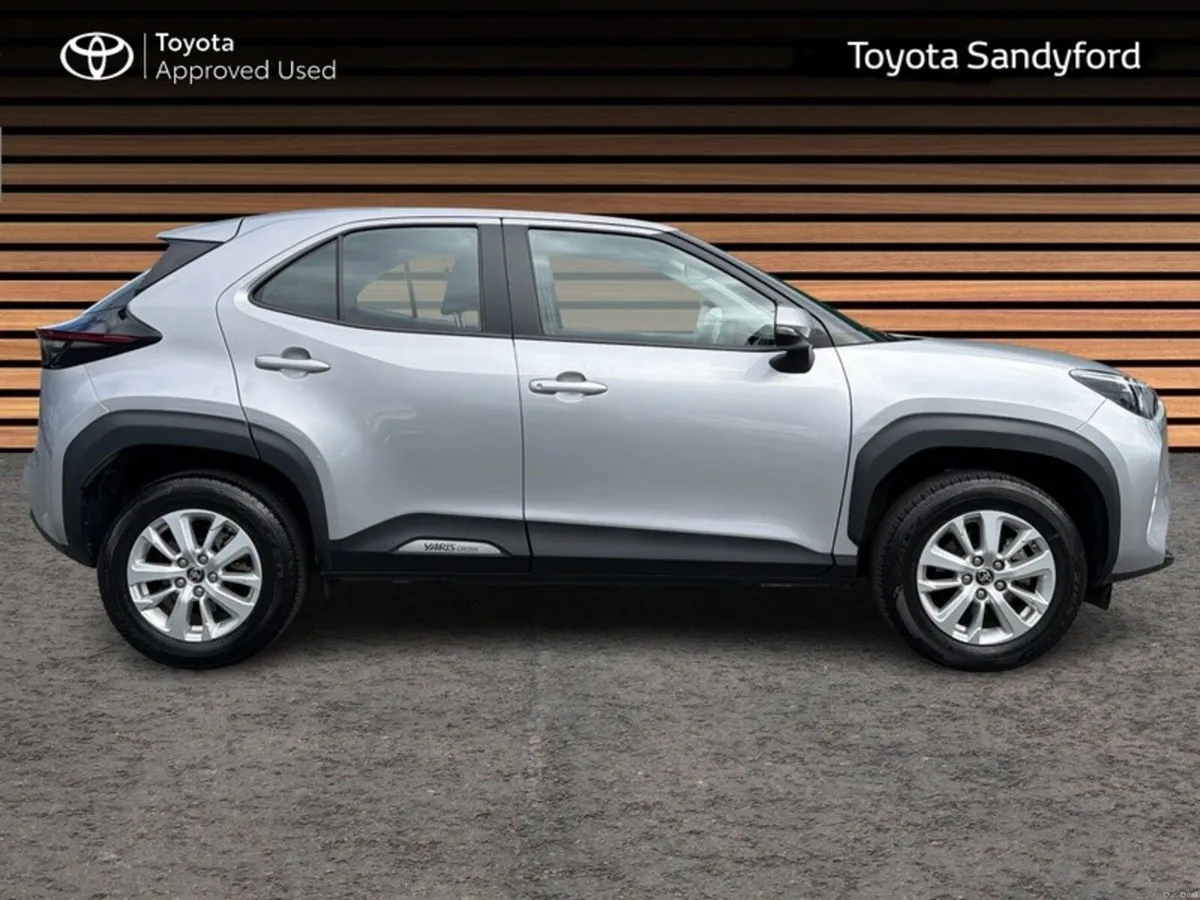Toyota Yaris Cross LUNA HYBRID AUTOMATIC // REAR C - Image 3