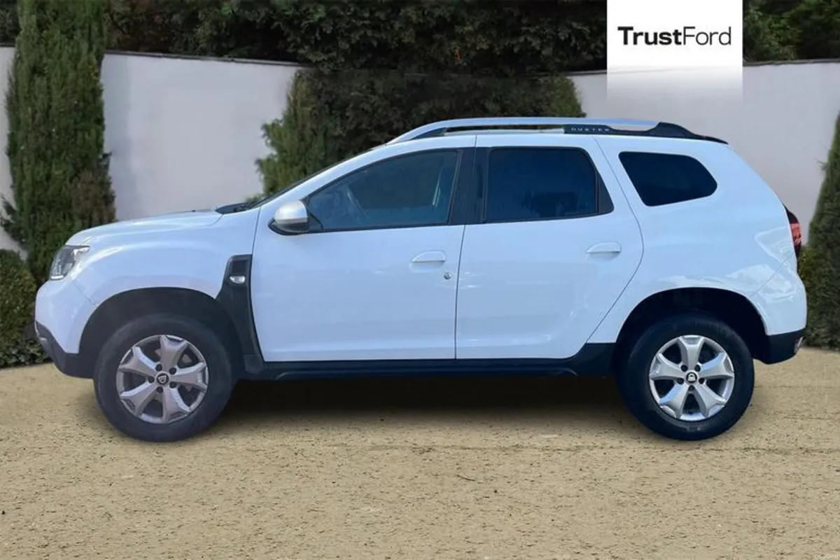 Dacia Duster 1.6 SCe Comfort 5dr - Image 3