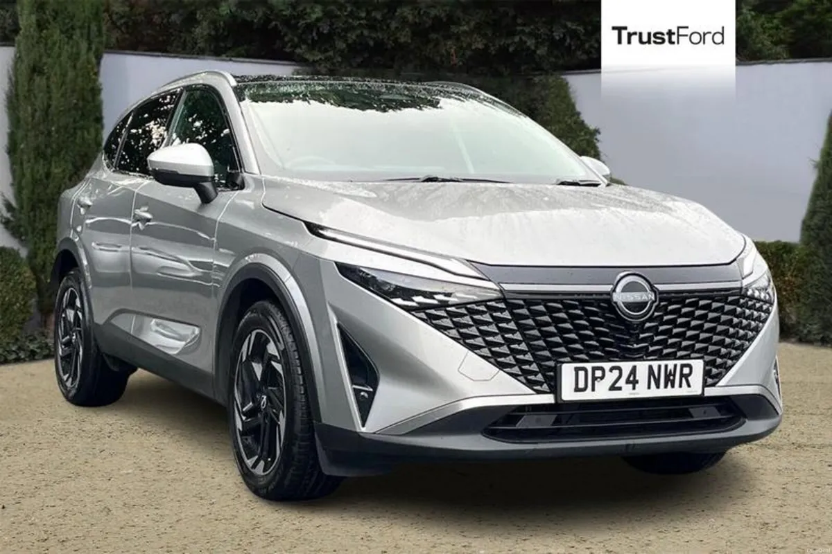 Nissan Qashqai 1.3 DiG-T MH N-Connecta 5dr - PANOR - Image 1