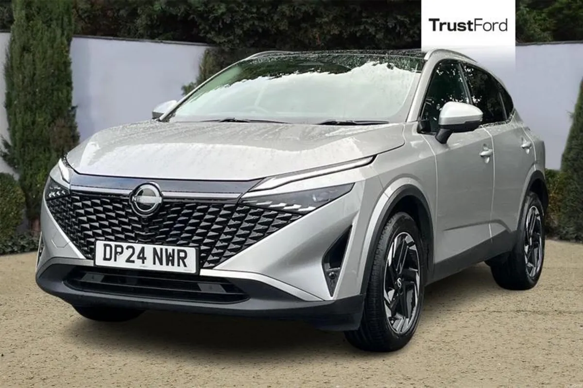 Nissan Qashqai 1.3 DiG-T MH N-Connecta 5dr - PANOR - Image 5
