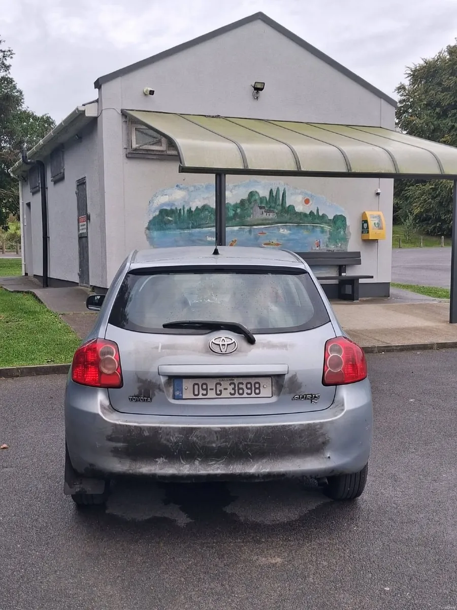 Toyota Auris 2009 - Image 2