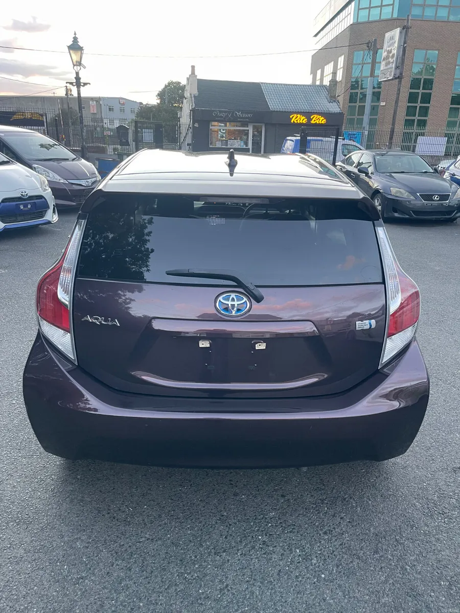 2015 Toyota Aqua hybrid - Image 5