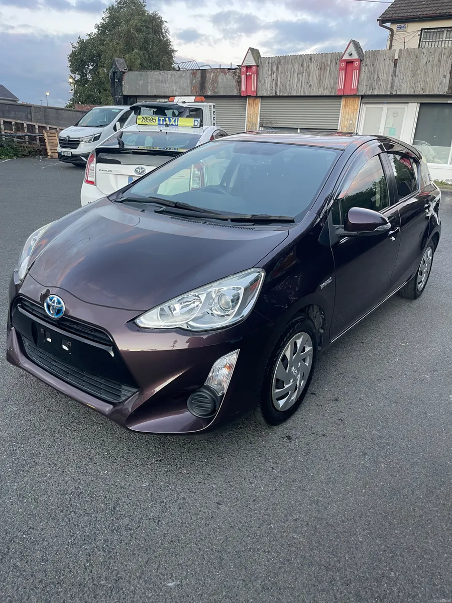 2015 Toyota Aqua hybrid - Image 4