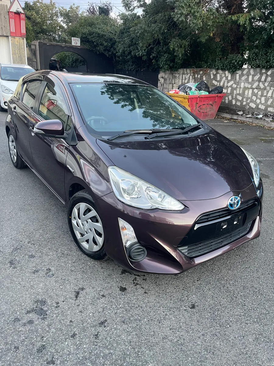 2015 Toyota Aqua hybrid - Image 2