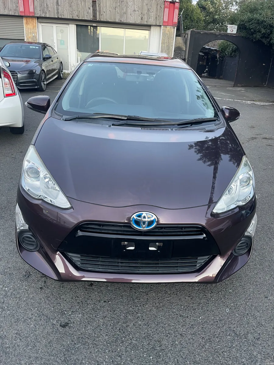 2015 Toyota Aqua hybrid - Image 3