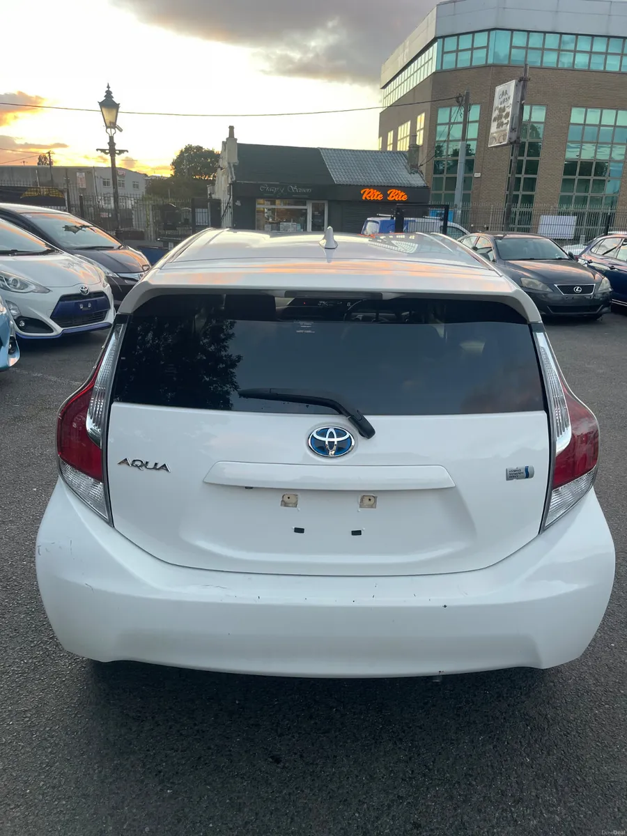 2015 Toyota aqua low mileage - Image 6