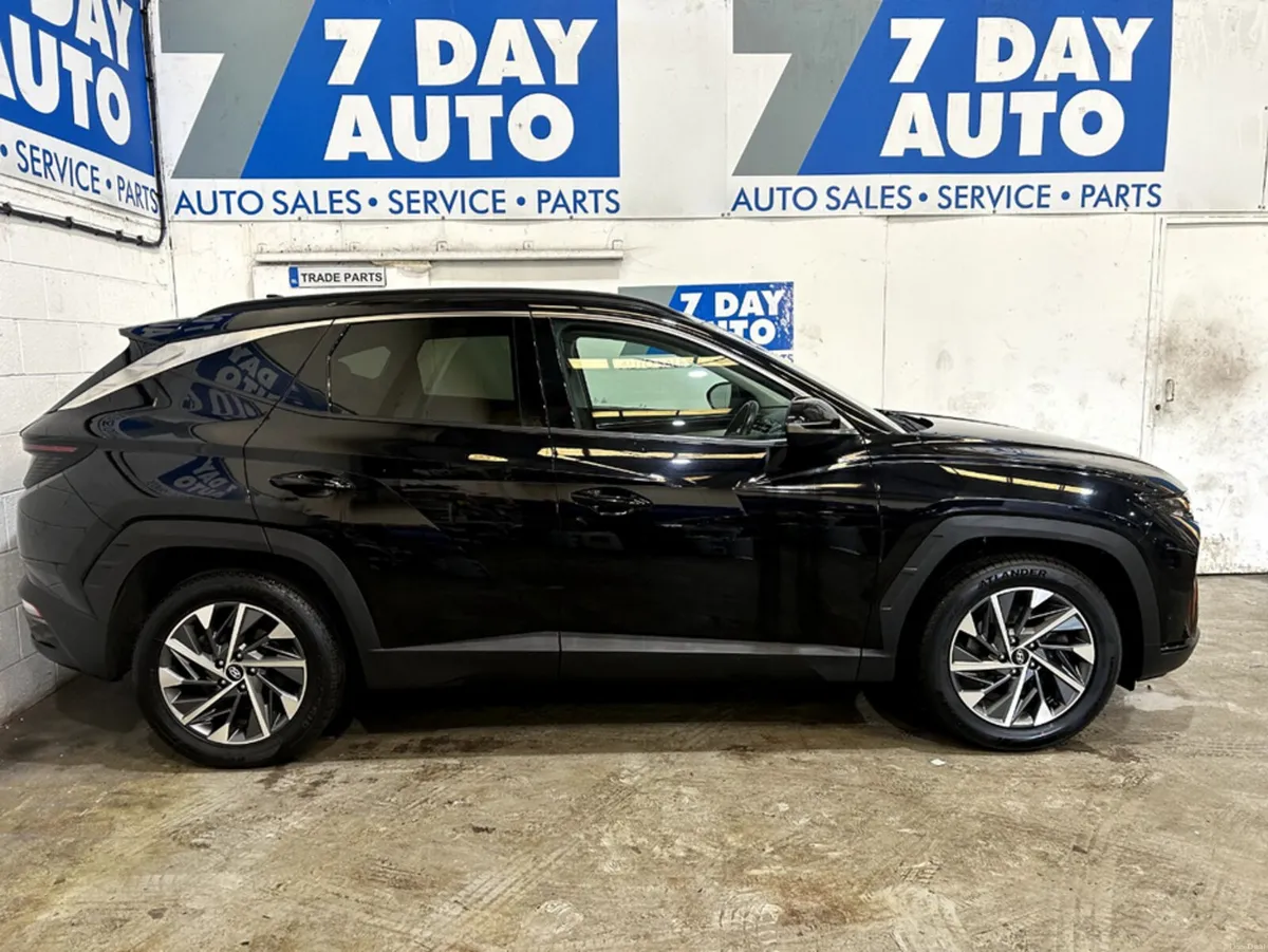 Hyundai Tucson EXECUTIVE PLUS DIESEL 5 5DR - Image 3
