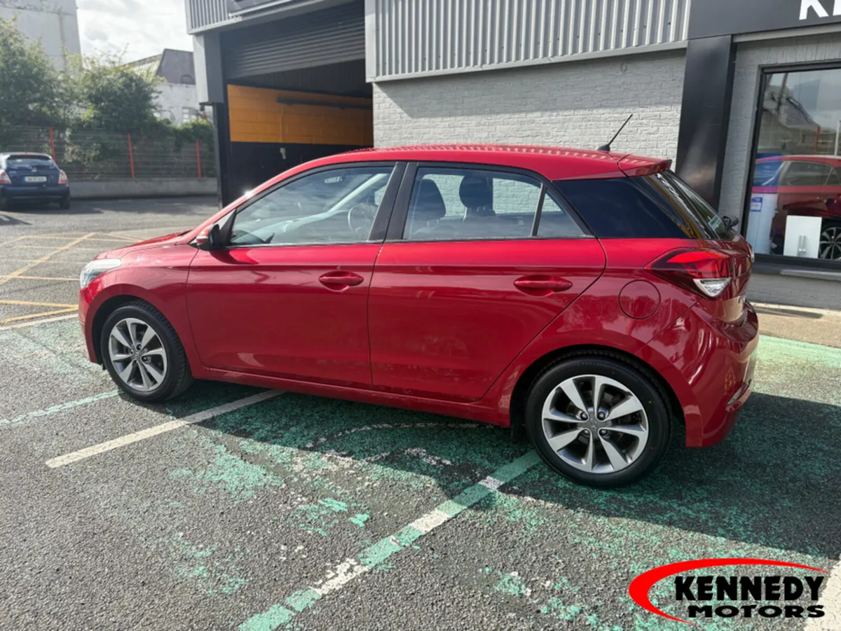 Hyundai i20 PETROL DELUXE 5DR - Image 5
