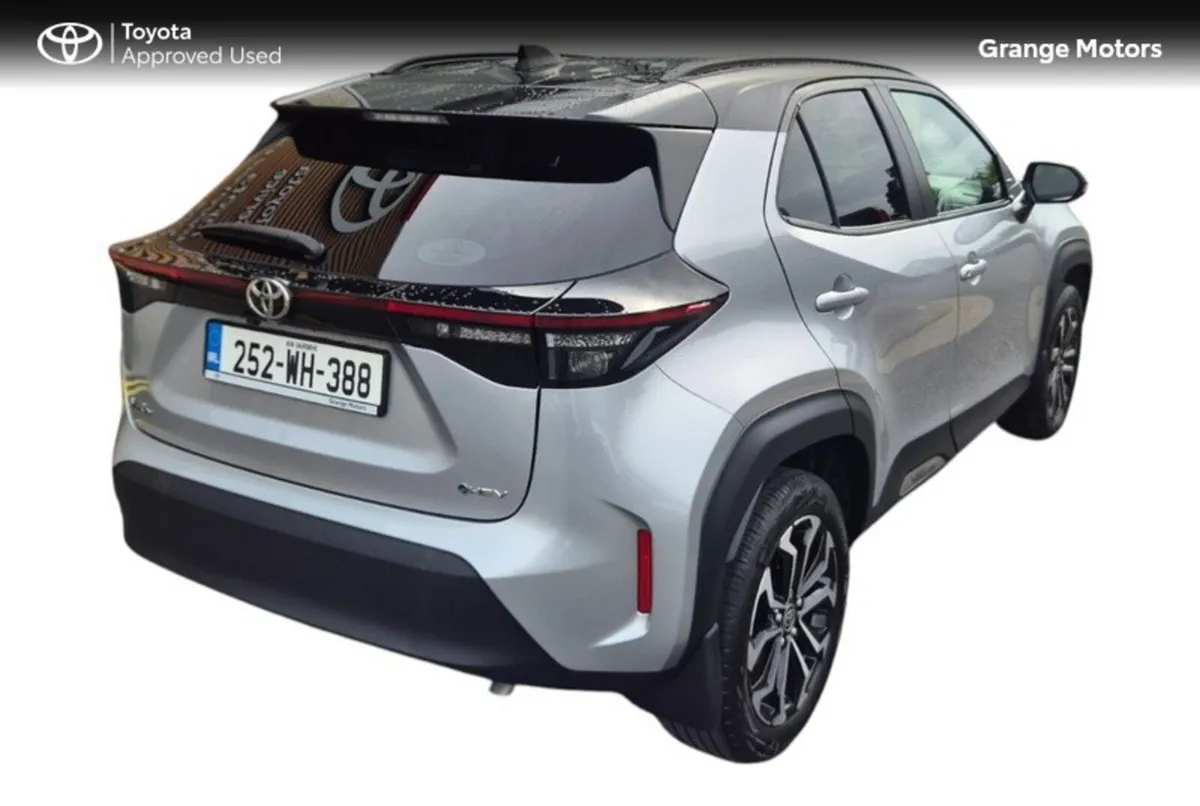 Toyota Yaris Cross 1.5 LUNA SPORT BI-TONE 5DR - Image 2