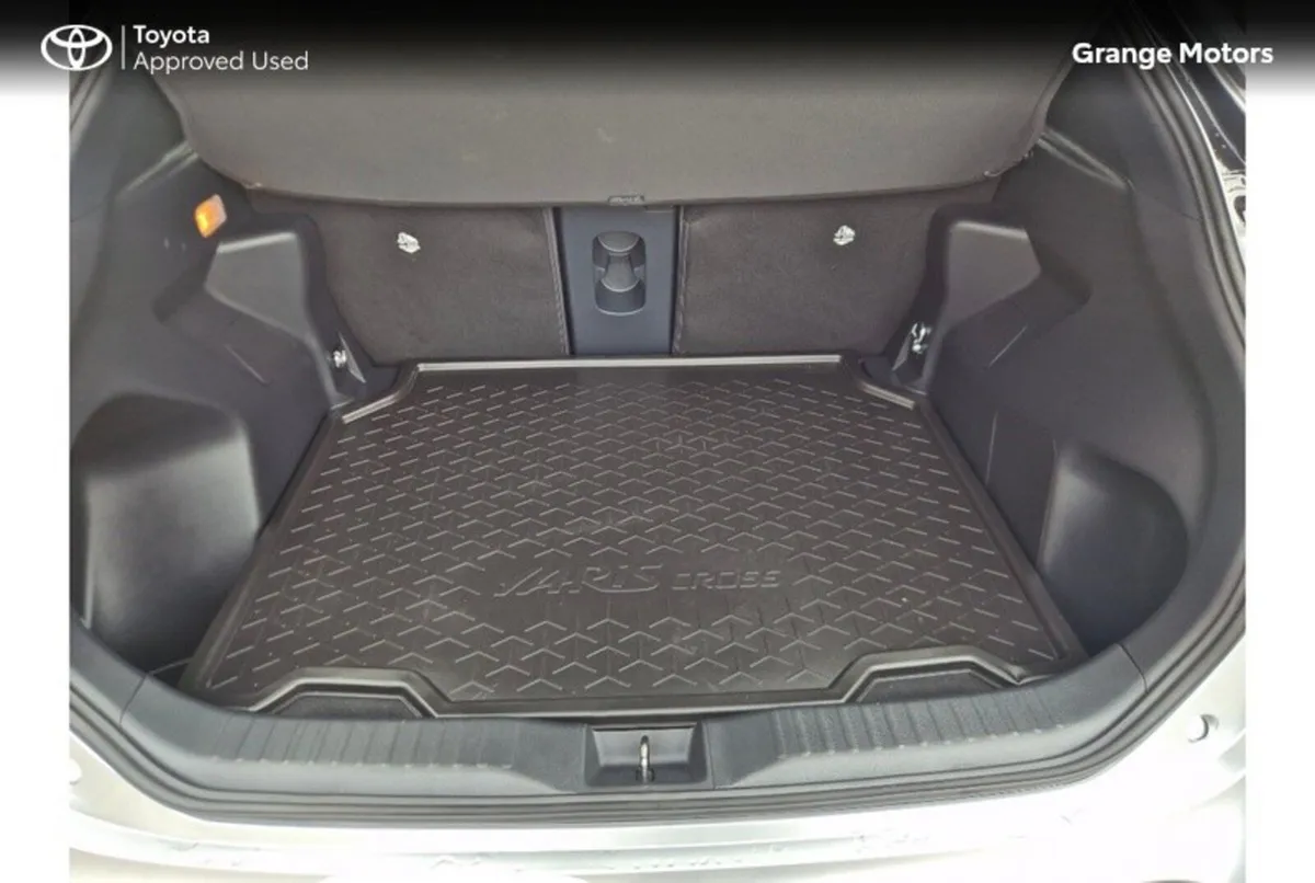 Toyota Yaris Cross 1.5 LUNA SPORT BI-TONE 5DR - Image 6