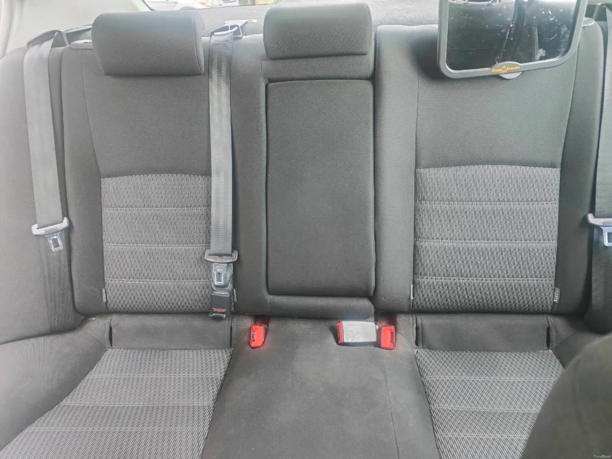 142 Toyota Avensis strada - Image 5