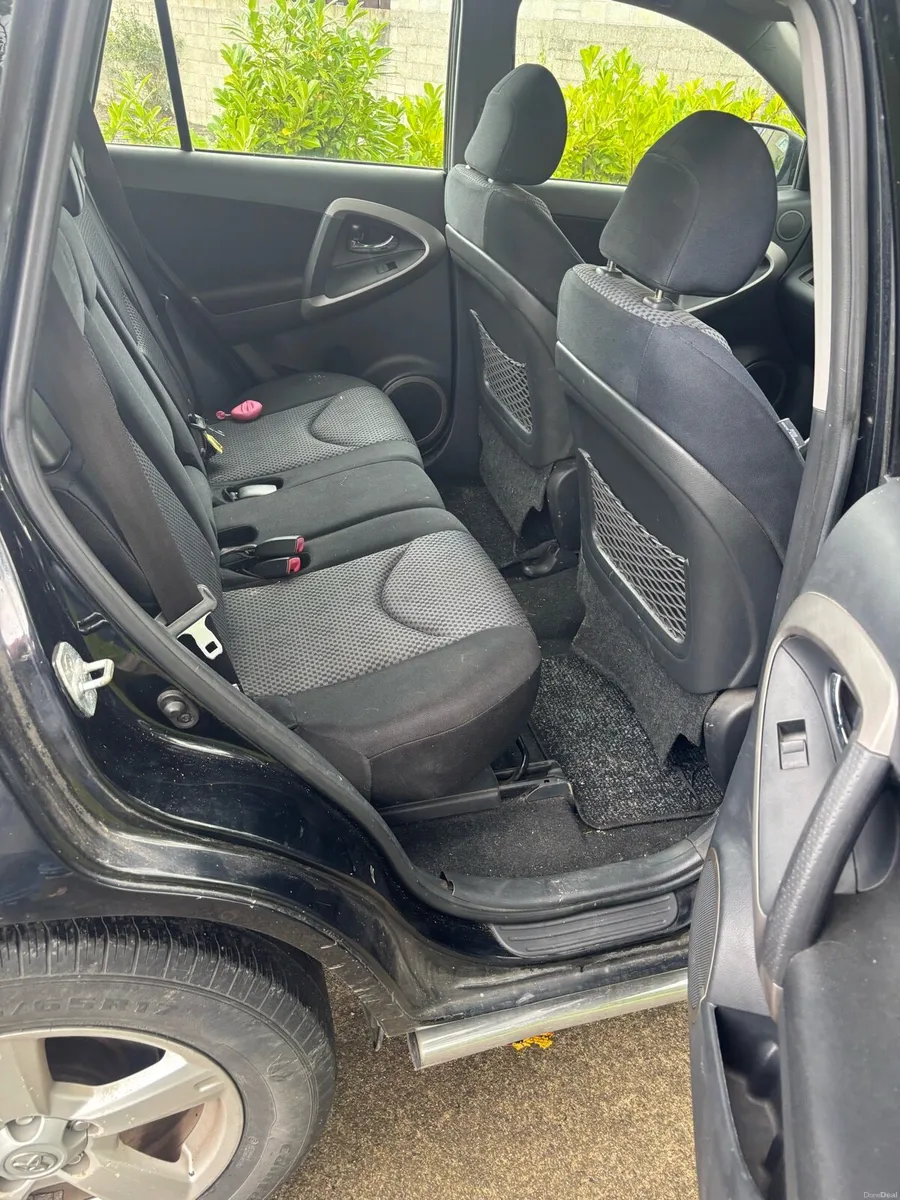 Toyota Rav 4 - Image 5