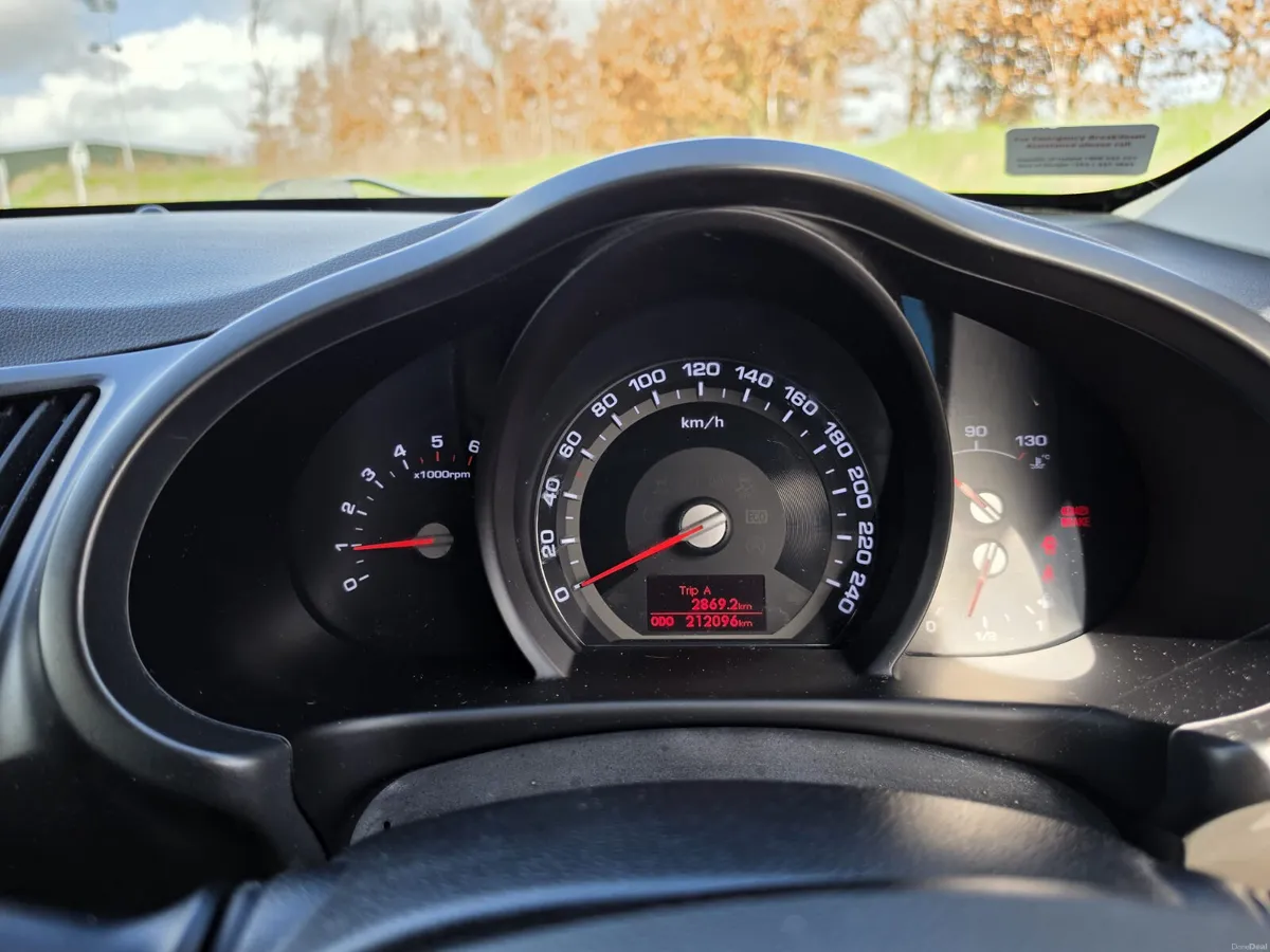 Kia Sportage 2014 with NCT (PRICE REDUCED) - Image 6