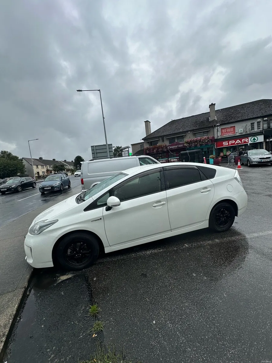 Toyota Prius 2015 - Image 4