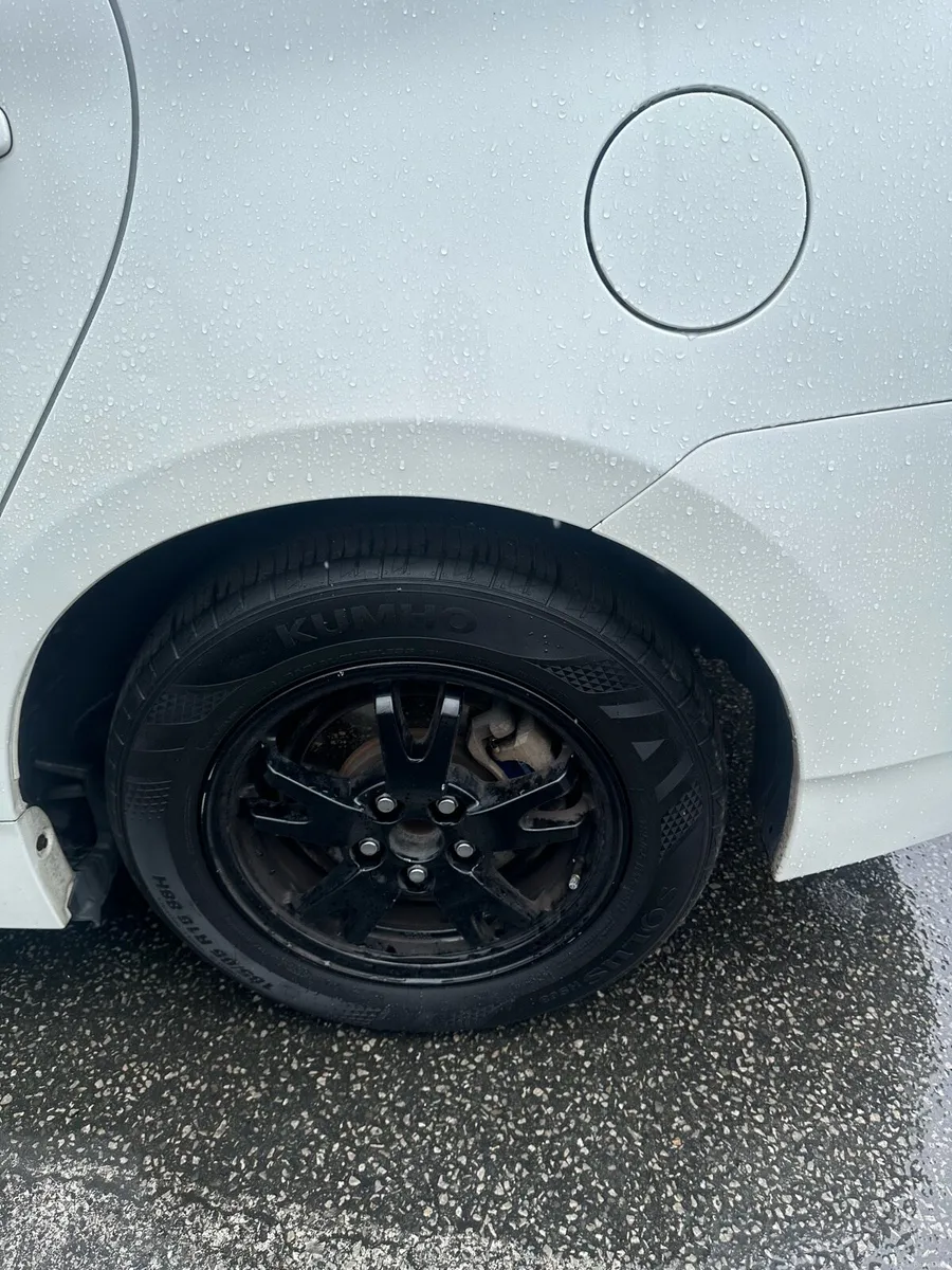 Toyota Prius 2015 - Image 3