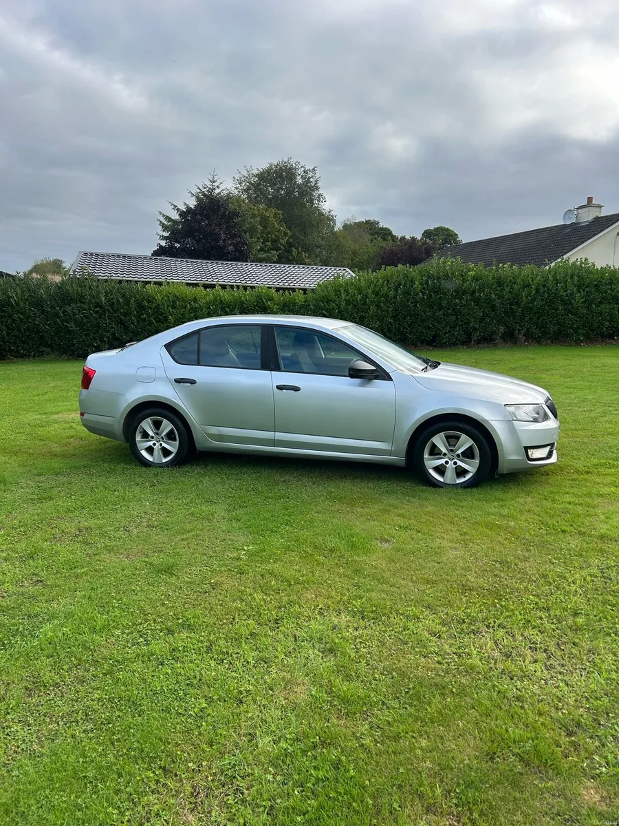 2014 Skoda Octavia diesel automatic - Image 3