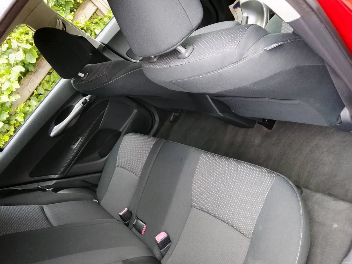 2012 Toyota Auris - Image 6