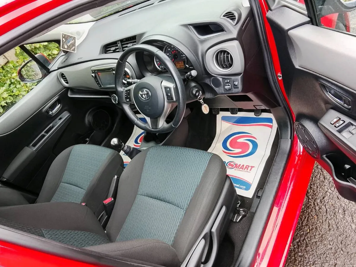 2012 Toyota Yaris - Image 5