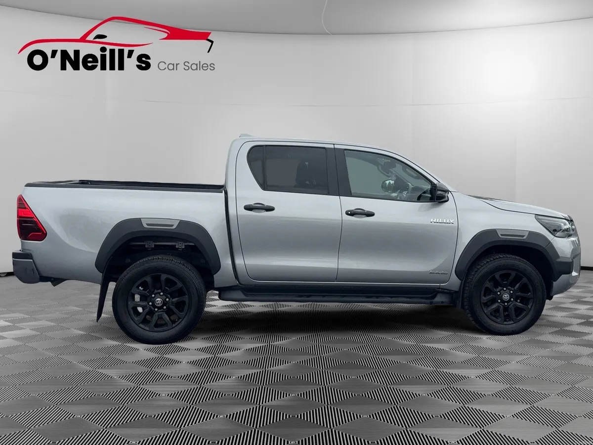 Toyota Hilux 2025 2.8  INVINCIBLE 4DR NO VAT! #458 - Image 5